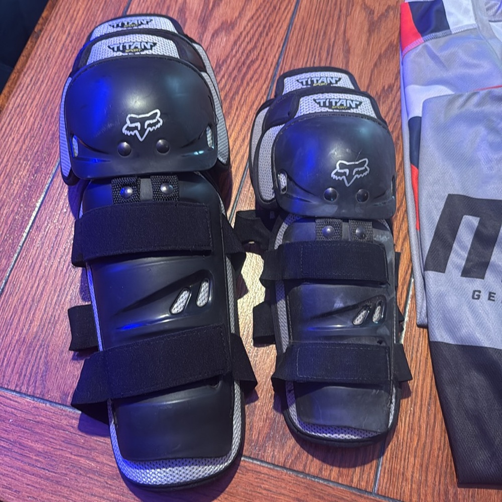 Motorcycle Riding Gear - Picture 2 of 7